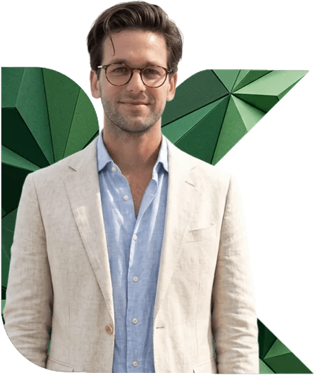Michael Klun, stehend, Arme an den Seiten